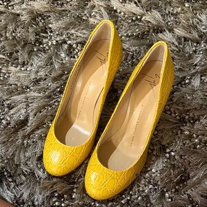 Giuseppe Zanotti Yellow Croc-Embossed Leather Pumps -Size 37 (US 6.5-7)